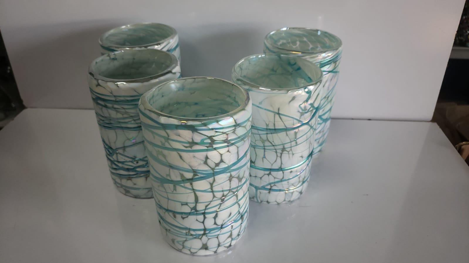 VASOS VIDRIO SOPLADO|SET 6 PIEZAS|ARTESANALMENTE MEXICANOS|PINTAS BLANCAS CON TELARAÑA AGUAMARINA (INCLUYE REGALO)