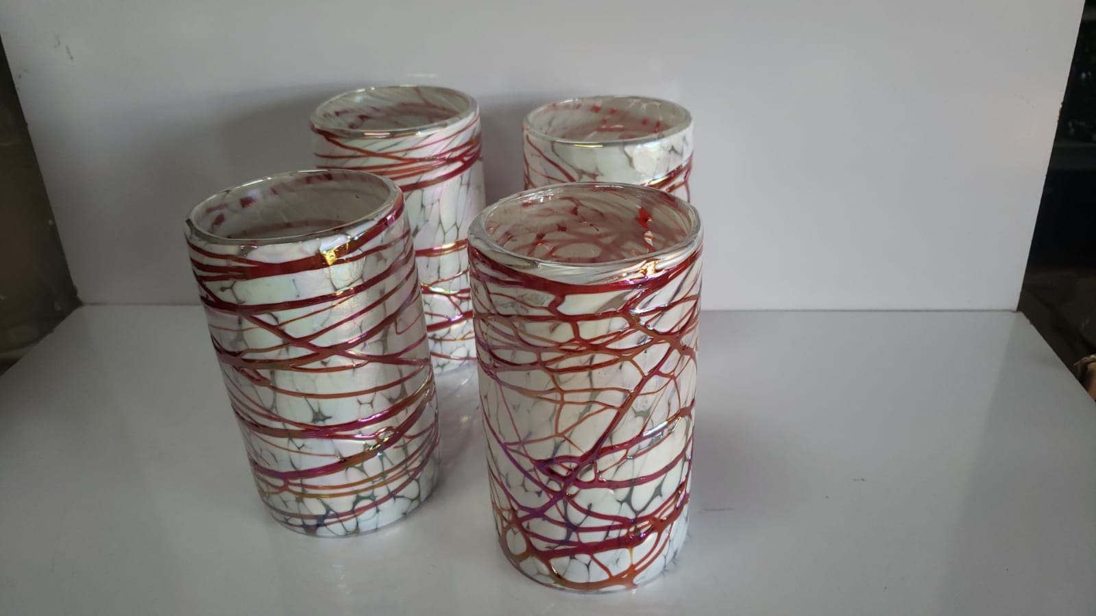 VASOS VIDRIO SOPLADO|SET 6 PIEZAS|ARTESANALMENTE MEXICANOS|PINTAS BLANCAS CON TELARAÑA COLOR ROJO + (INCLUYE REGALO)