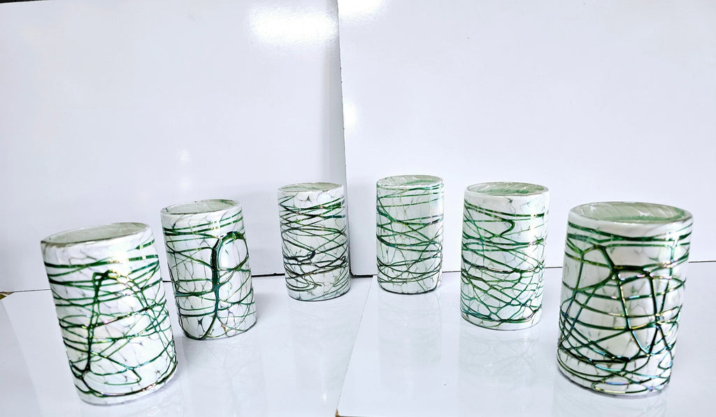 VASOS VIDRIO SOPLADO|SET 6 PIEZAS|ARTESANALMENTE MEXICANOS|PINTAS BLANCAS CON TELARAÑA COLOR VERDE JADE +(INCLUYE REGALO)